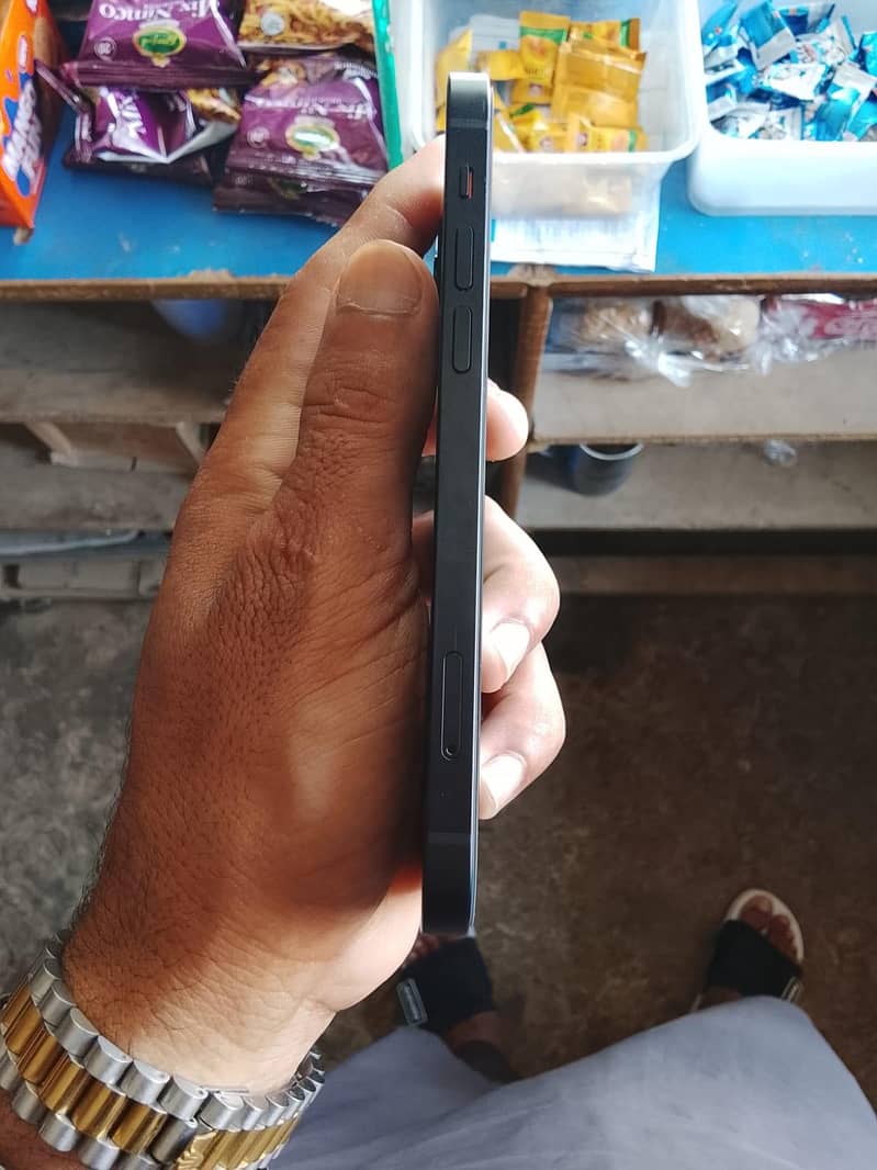 Apple iPhone 12 6