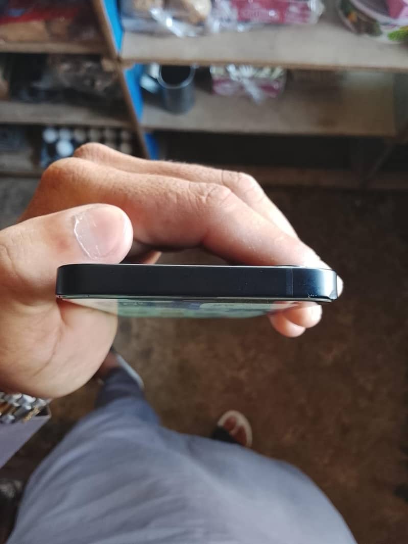 Apple iPhone 12 7