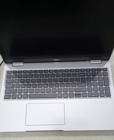 Dell Precision 3581| RTX 2000 ada 8GB | i9 13th | FHD 15.6"