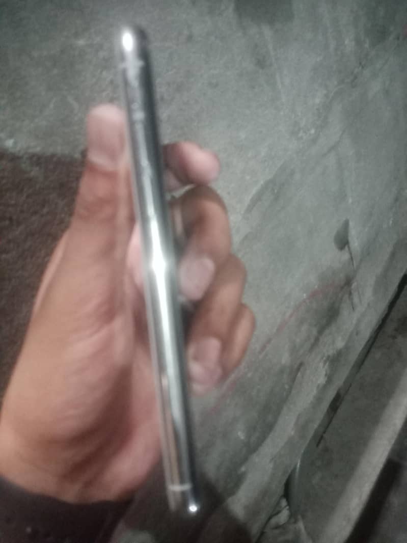 Apple iPhone X e 4