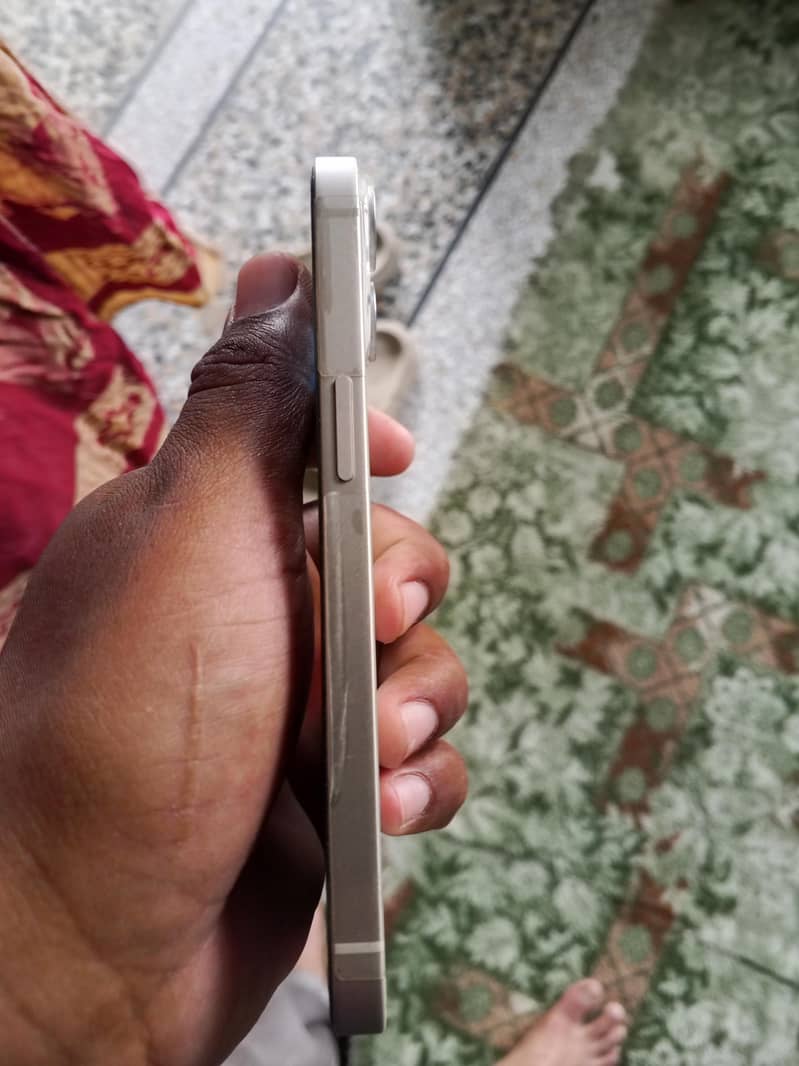 Iphone 13 4