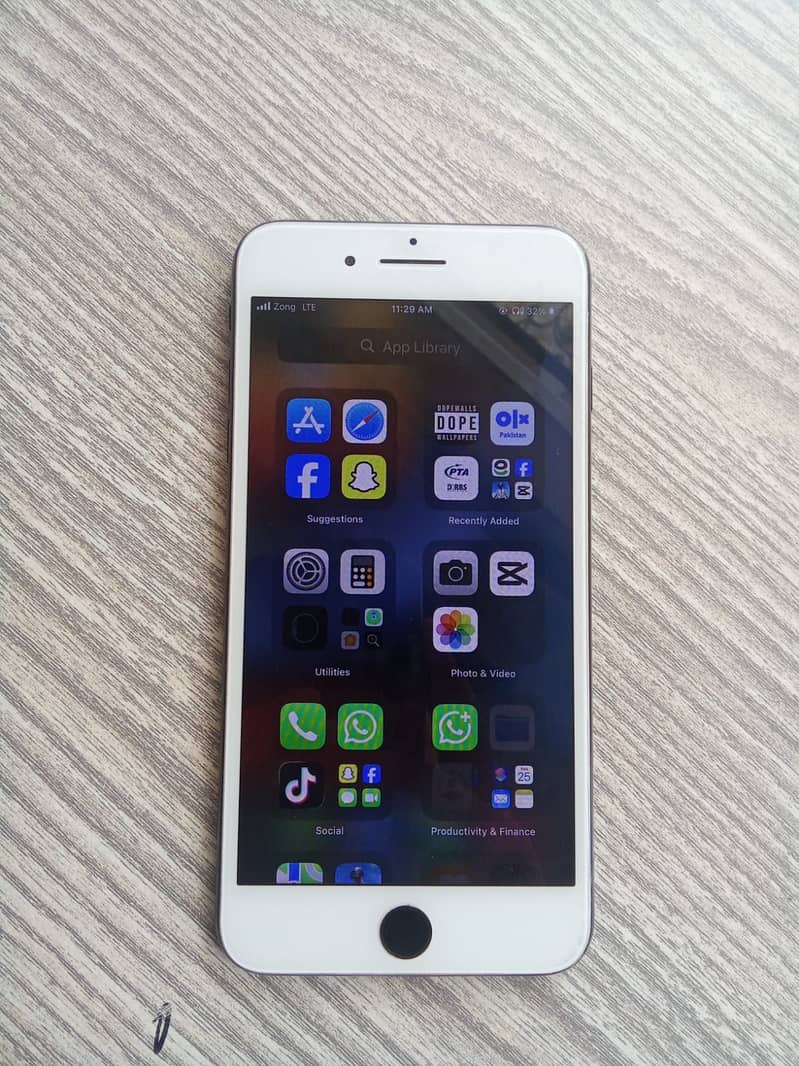 Apple iPhone 7 Plus 5
