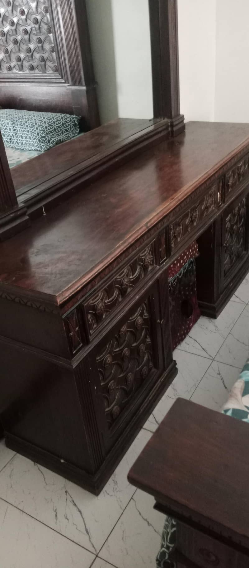 bed set and dressing table 4