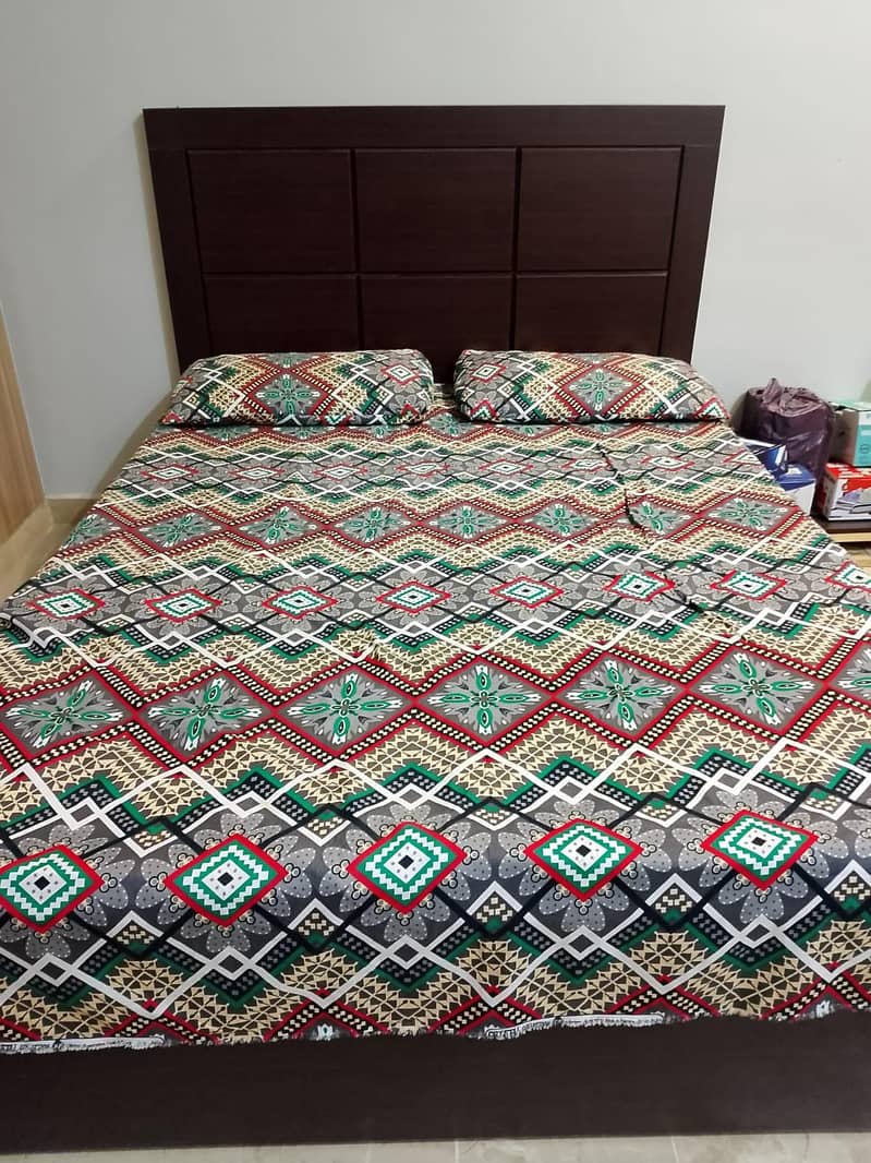 Queen Bed 0