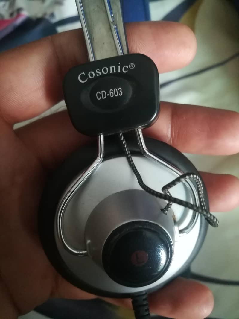 headphone 0