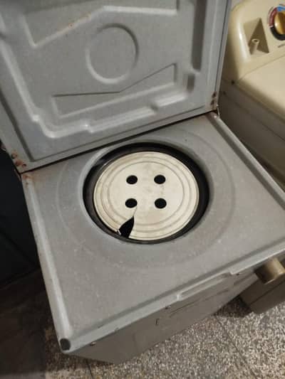 Washing machine and spinner