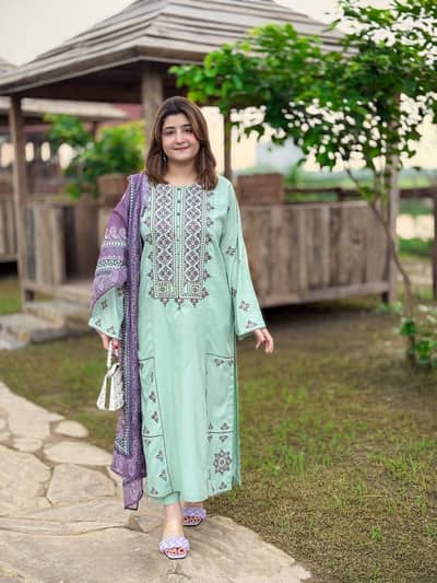 UMAZY Embroidered 3pc Lawn Suit Summer Collection 2026