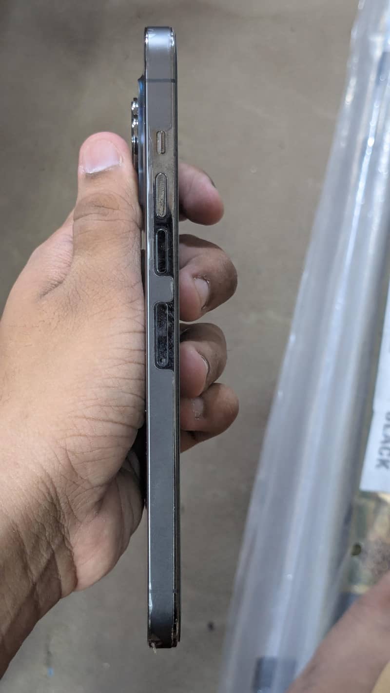 Apple iPhone 13 Pro Max 4