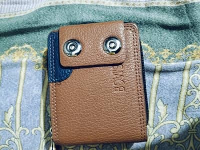 BAVI'S premium men's leather wallet with zipper & button lock.