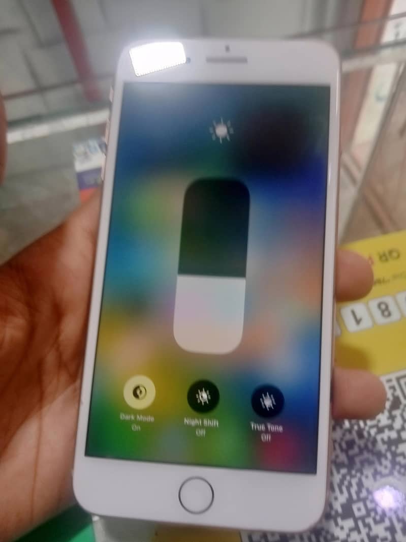 Apple iPhone 8 Plus 5