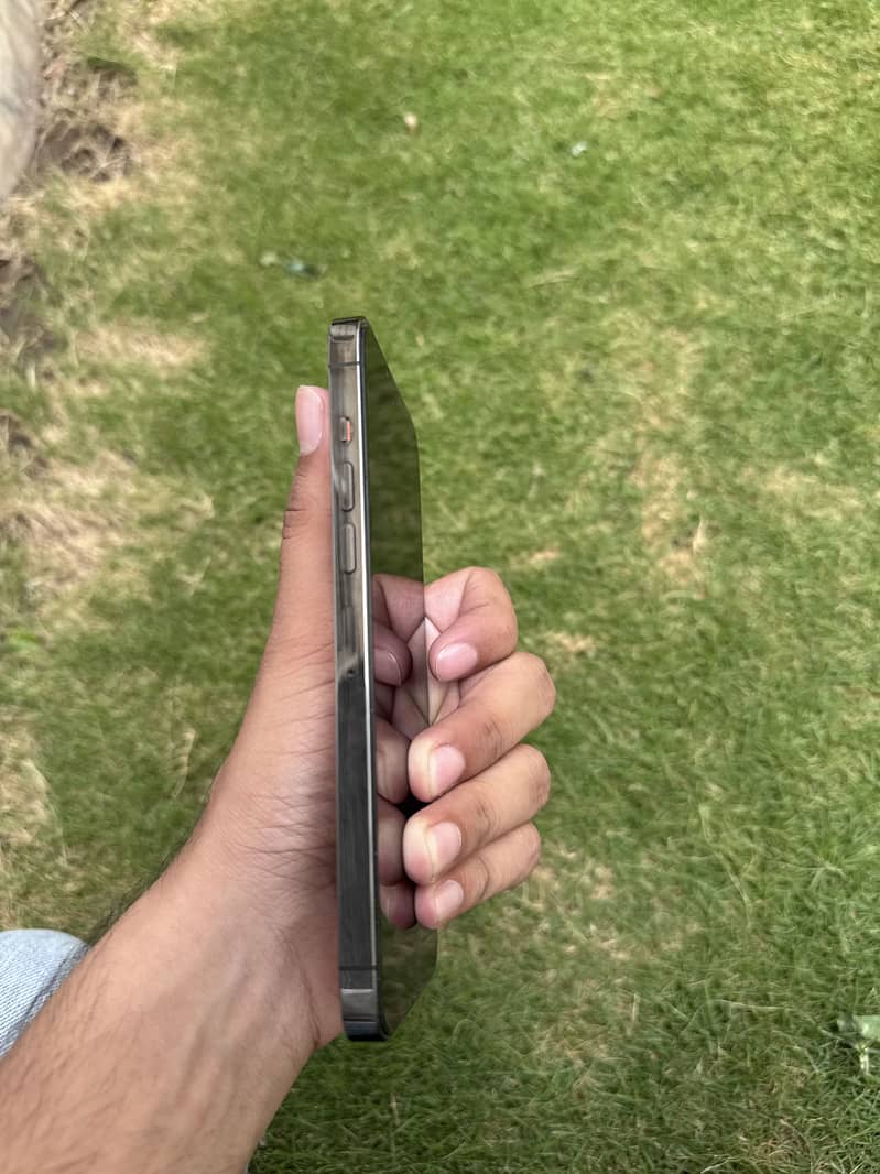iPhone 13 Pro Max 2