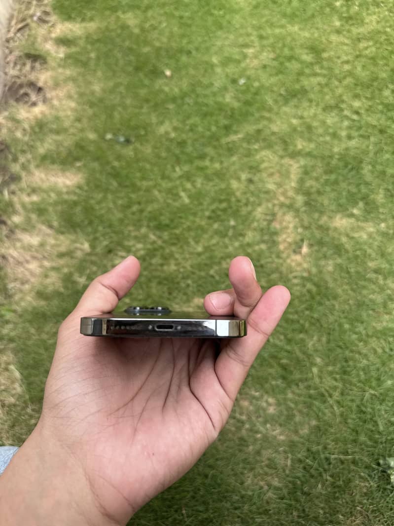 iPhone 13 Pro Max 4