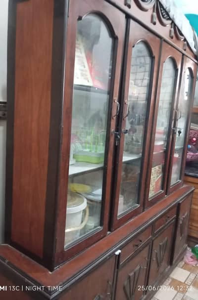 Crockery wardrobe