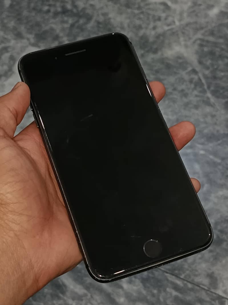 Apple iPhone 8 Plus 1