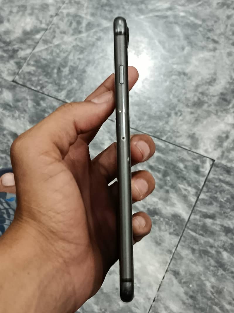 Apple iPhone 8 Plus 2
