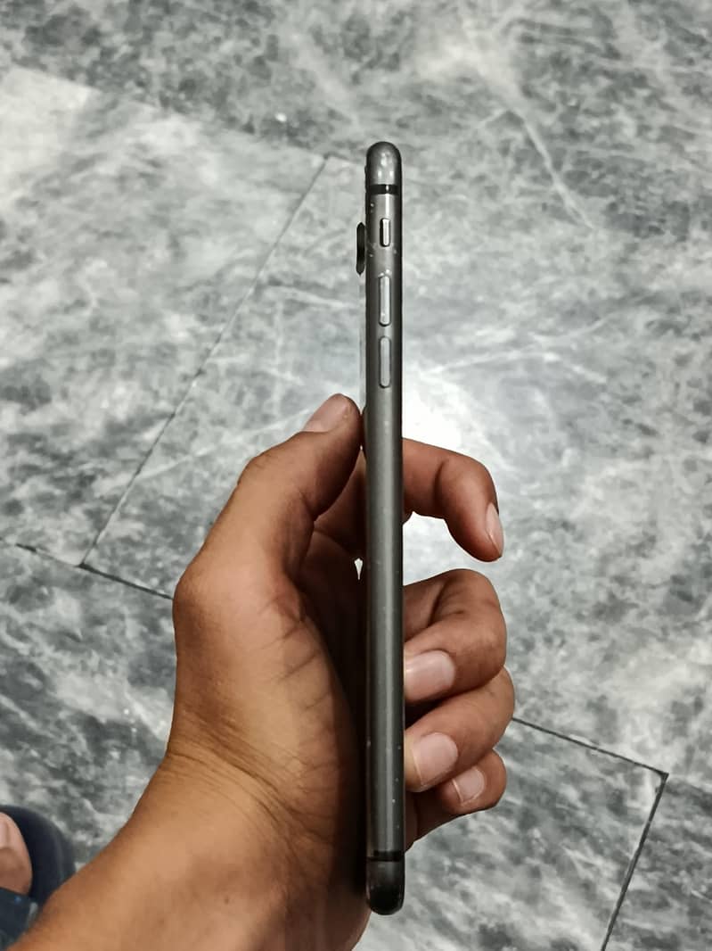 Apple iPhone 8 Plus 4