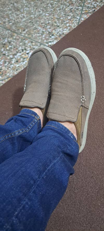 sketchers uk 8.5 imported