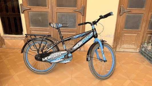 Bicycle for sale in v good condition slightly used