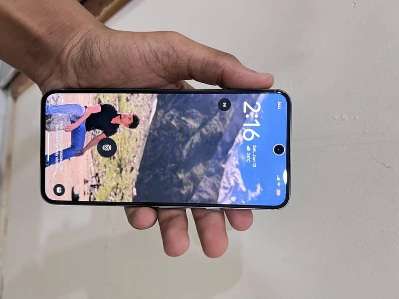 Google Pixel 8 4