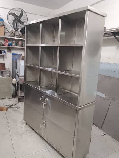 Stainless Steel Working Tables & Kitchen Platforms | Restaurant Equip