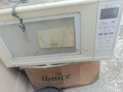 Dawlance microwave for sale in good working