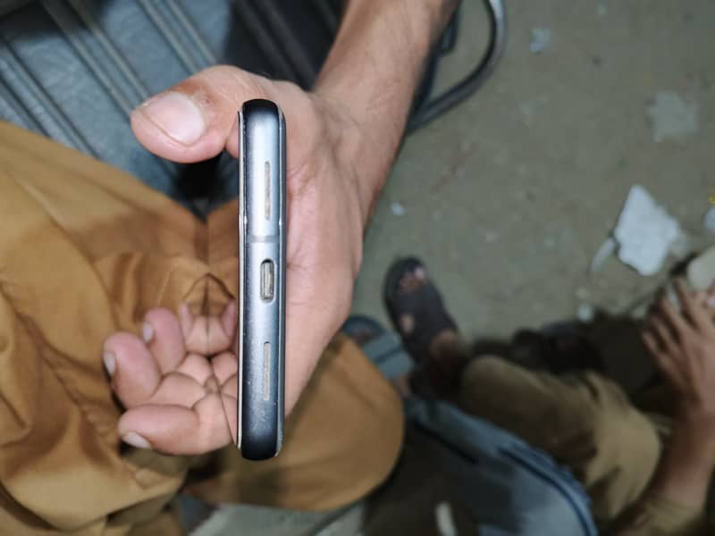 Google Pixel 7 4