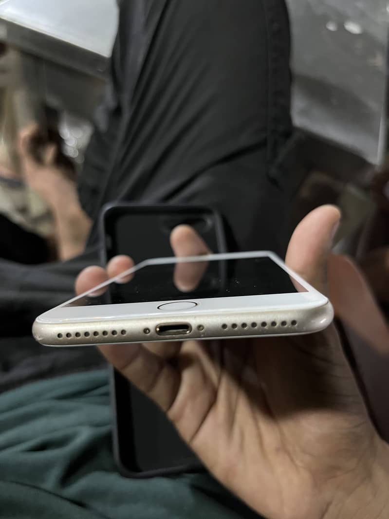 Apple iPhone 7 Plus 5