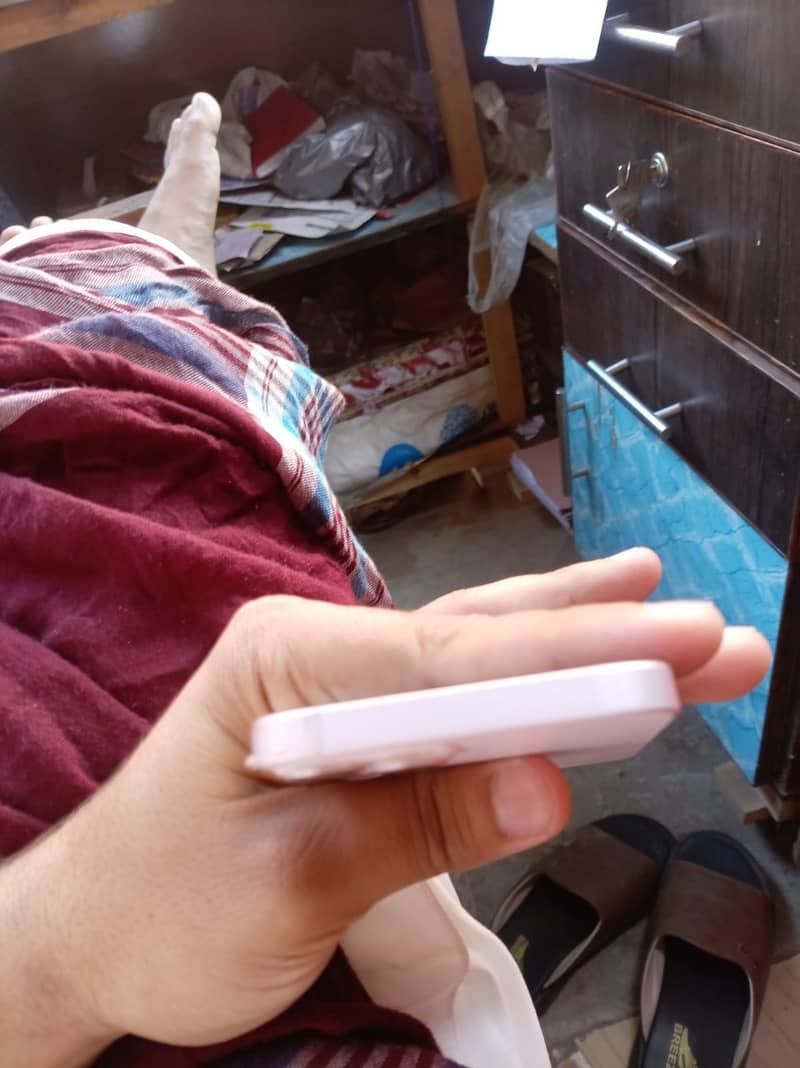 Apple iPhone 13 0