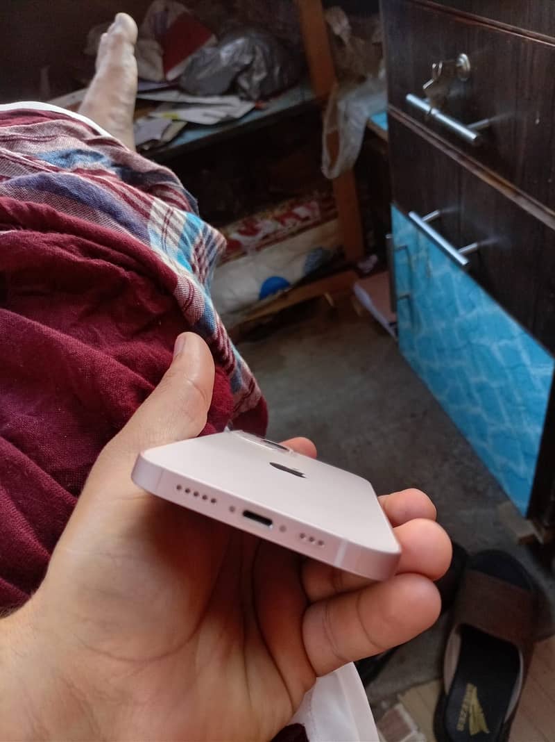 Apple iPhone 13 1