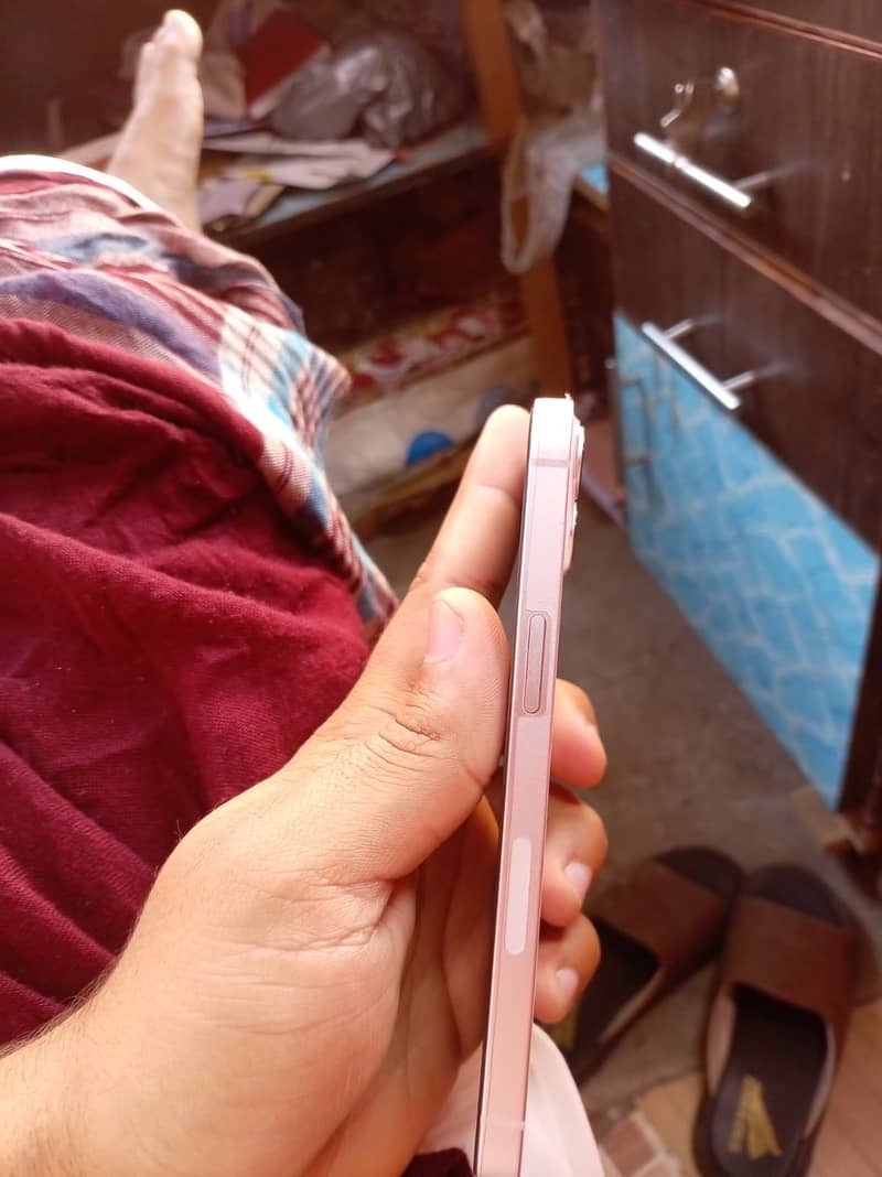 Apple iPhone 13 3