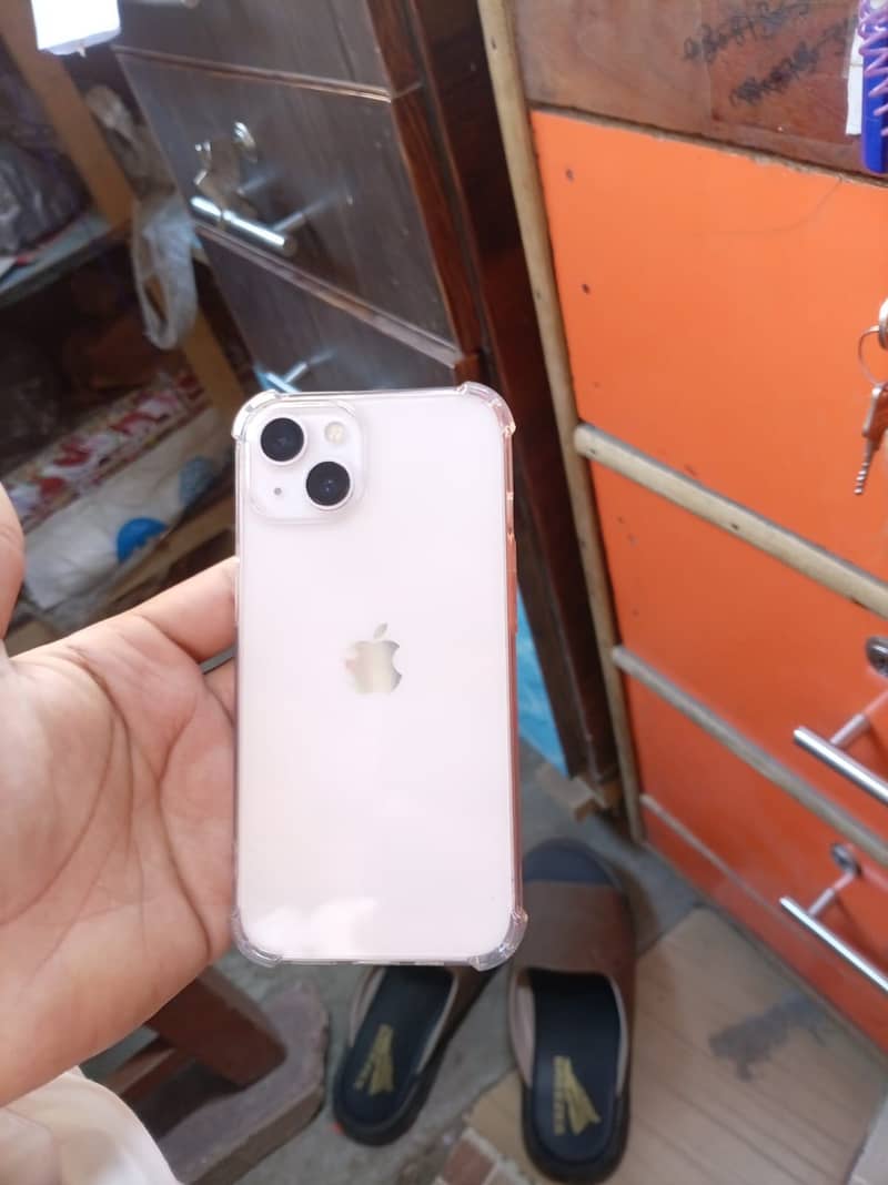 Apple iPhone 13 5