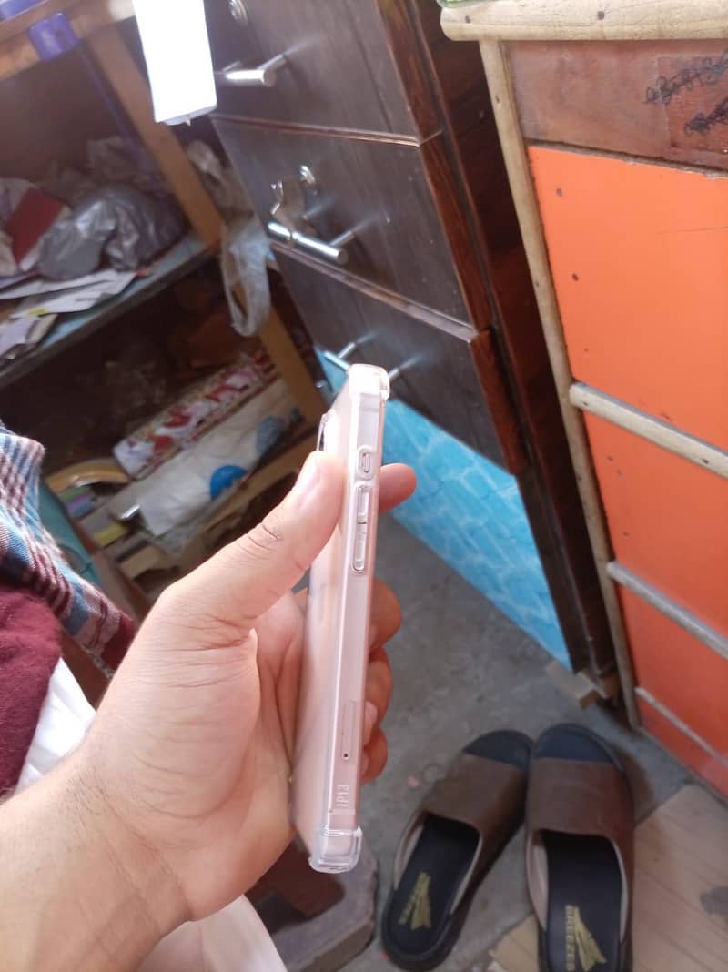 Apple iPhone 13 6