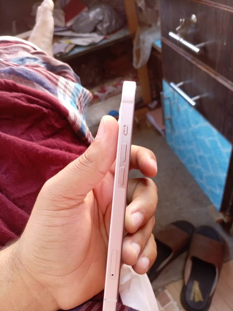 Apple iPhone 13 7