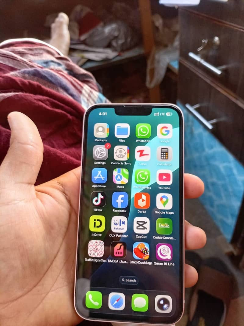 Apple iPhone 13 8