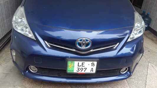 Toyota Prius Alpha 2013