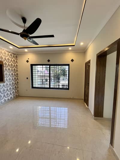 7 Marla Designer House For Sale | VIP Condition | Double Unit | Top Location | Solid Construction