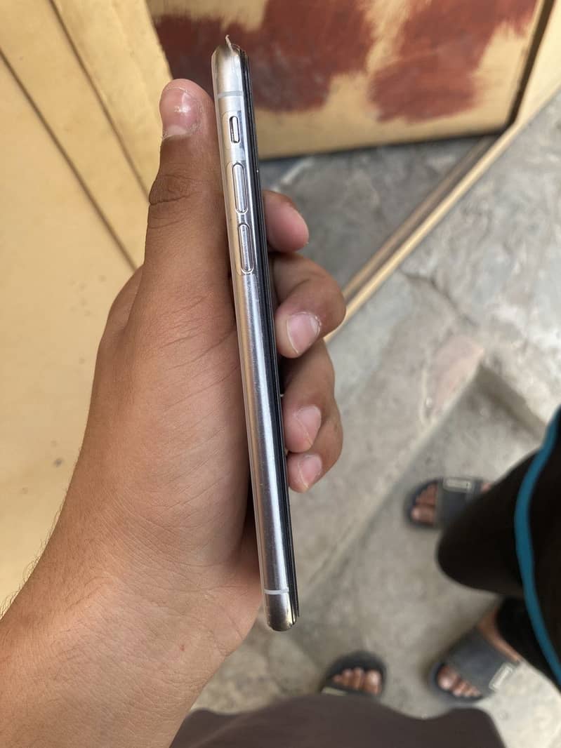 Apple iPhone X 3