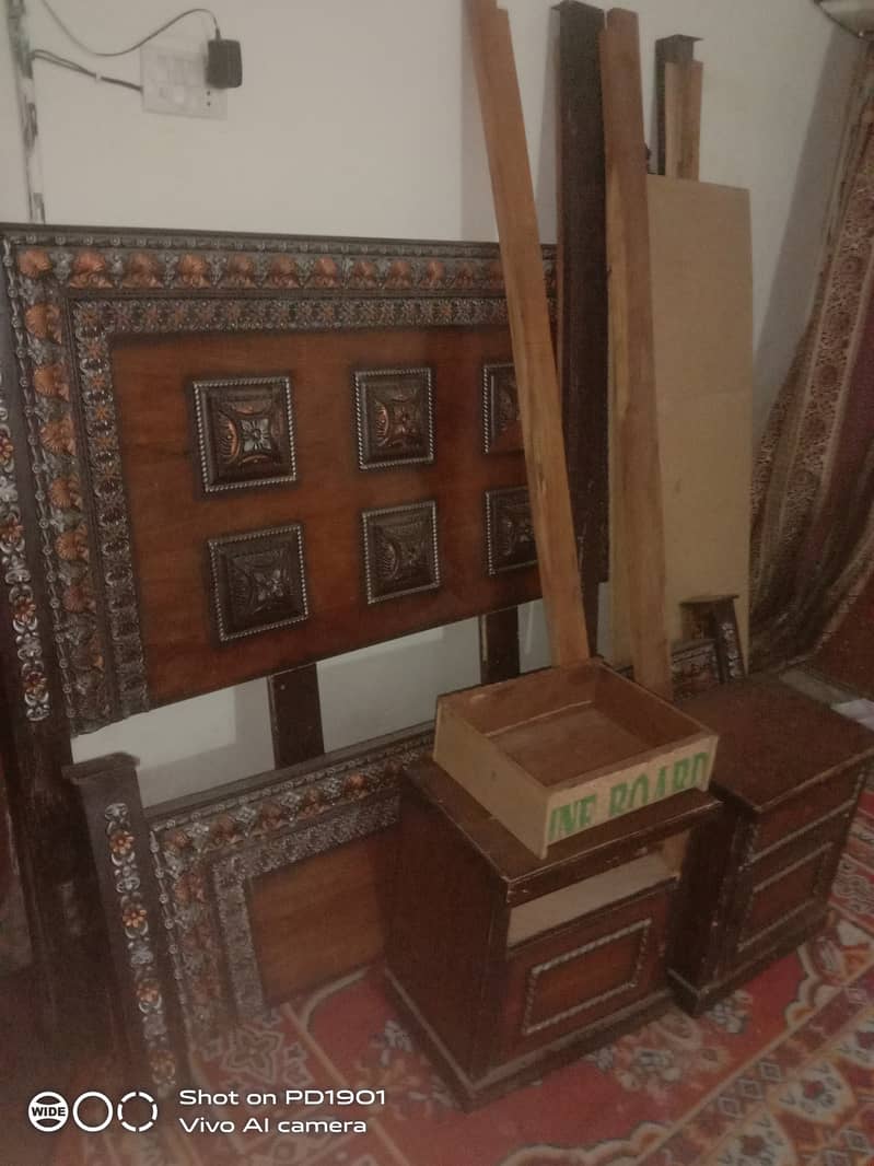 Bed + side table+ save almari 0