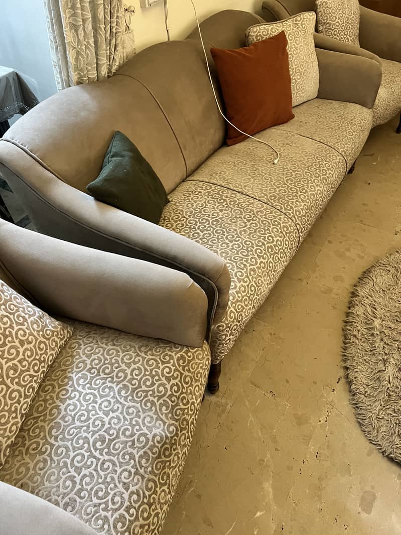 Five seater sofa set. 2