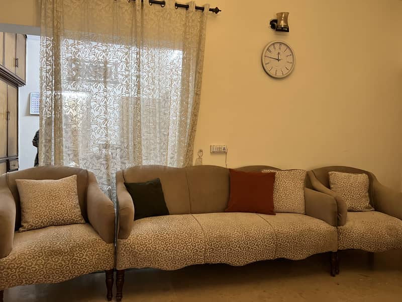 Five seater sofa set. 3