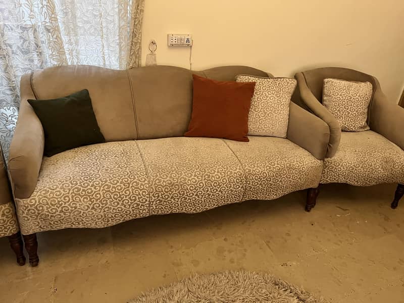 Five seater sofa set. 4