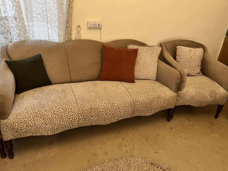 Five seater sofa set. 7