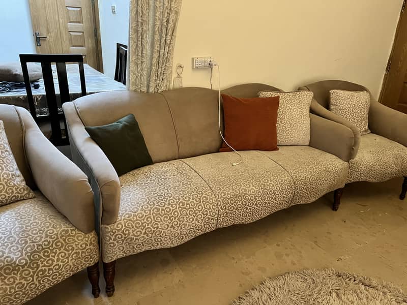 Five seater sofa set. 9