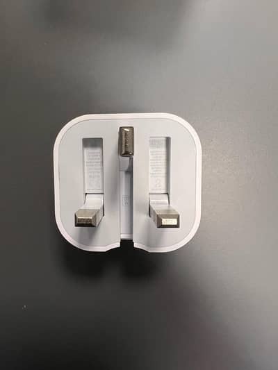 Apple 20W 3pin UK Adapter