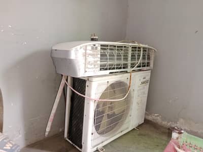 Kenwood A. C 1.5 Ton
