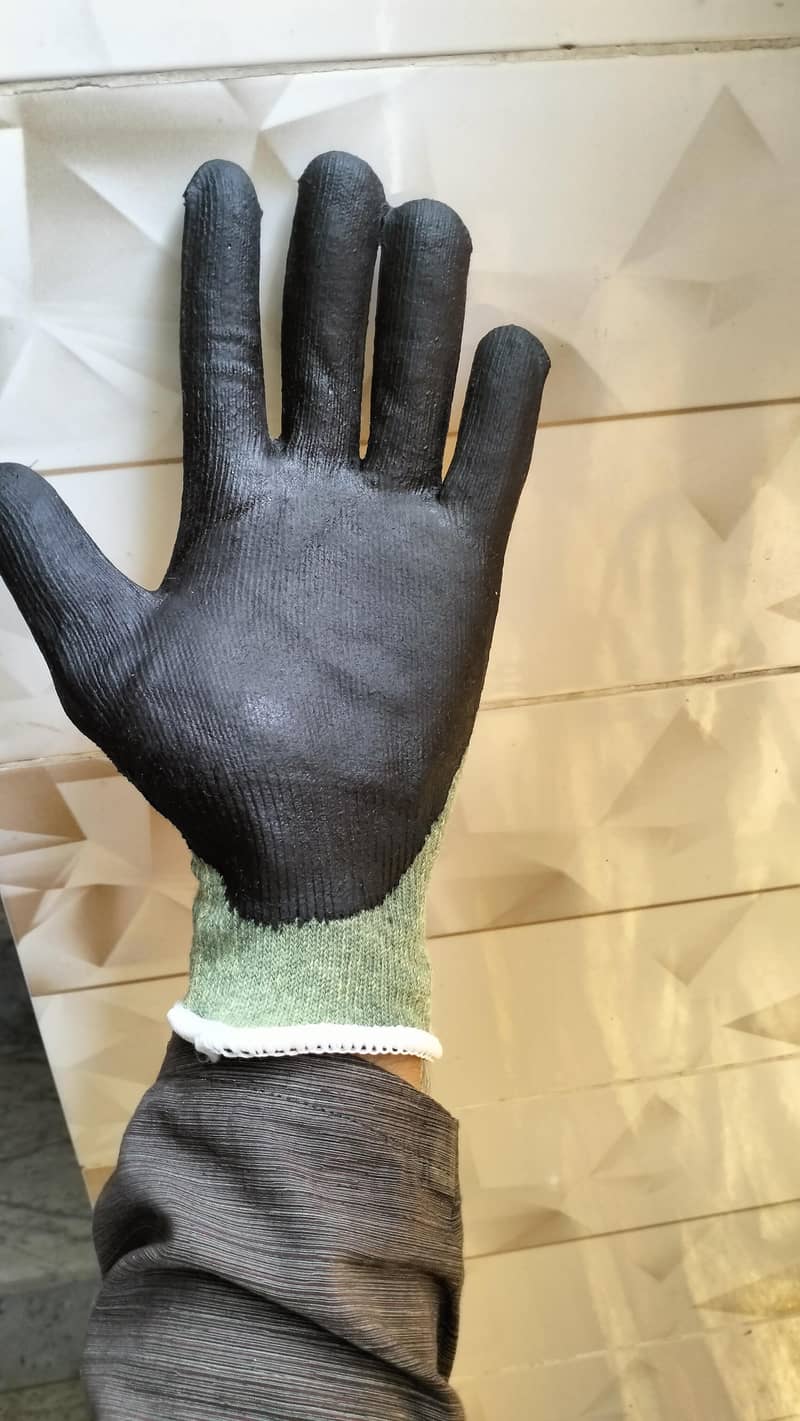 cut resistant gloves 0