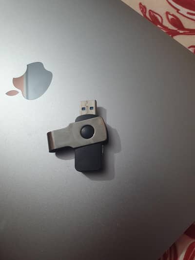 16  GB USB Stick