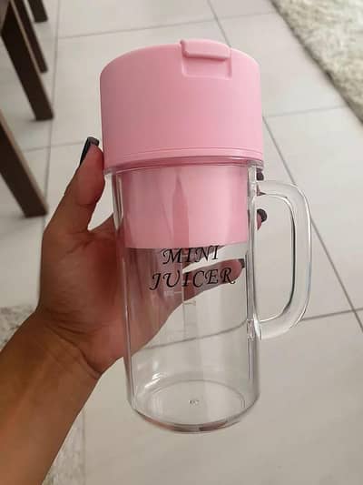 Professional mini portable juicer