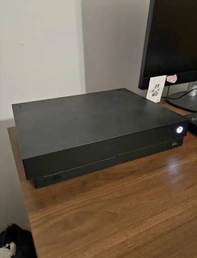 xbox one x 1tb two controllers