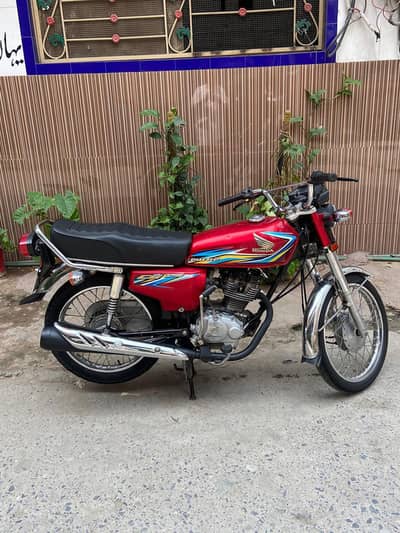 Honda 125 model 2017/2018 Lahore number